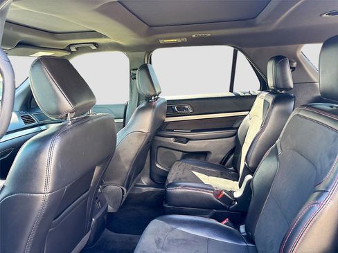 Used 2018 Ford Explorer XLT w/ Equipment Group 202A image 28