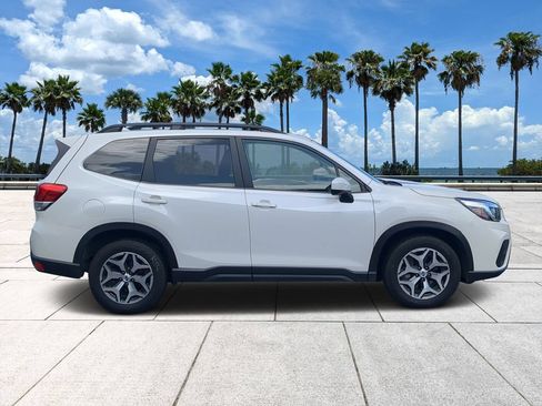 Used 2019 Subaru Forester Premium AWD/4WD image 2