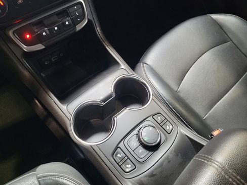 Used 2024 GMC Terrain SLT AWD/4WD image 26