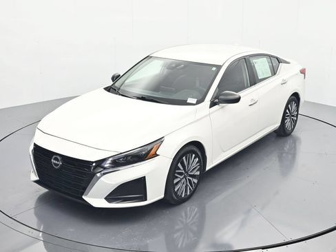 Certified 2025 Nissan Altima 2.5 SV FWD image 27
