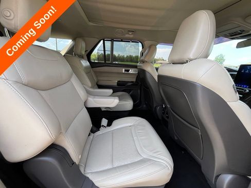 Used 2020 Ford Explorer Platinum w/ Premium Technology Package AWD/4WD image 42