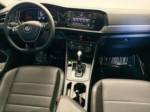 Used 2021 Volkswagen Jetta SE image 12