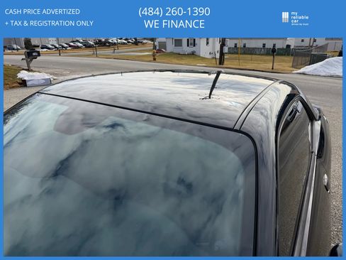 Used 2015 Dodge Challenger SXT image 11