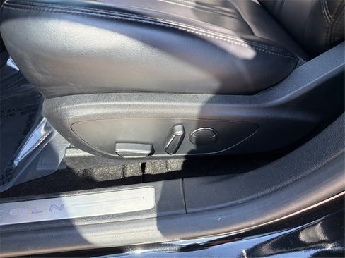 Used 2019 Lincoln MKZ Premiere image 19