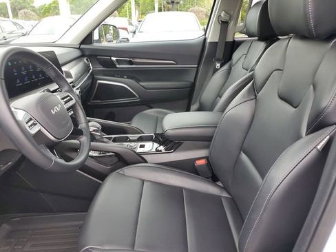 Certified 2025 Kia Telluride LX image 15