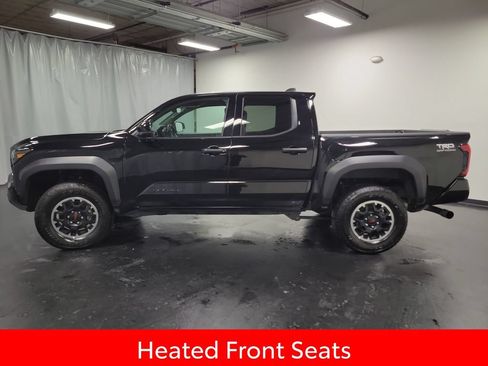 Used 2025 Toyota Tacoma TRD Off-Road AWD/4WD image 5