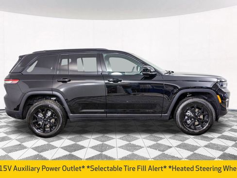 New 2025 Jeep Grand Cherokee Laredo image 8