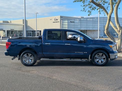 Used 2018 Nissan Titan SL w/ Chrome Package image 7