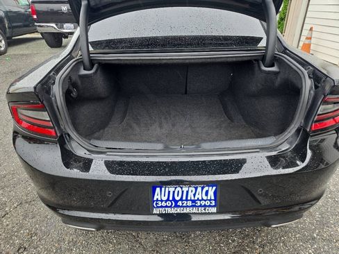 Used 2019 Dodge Charger SXT RWD image 4
