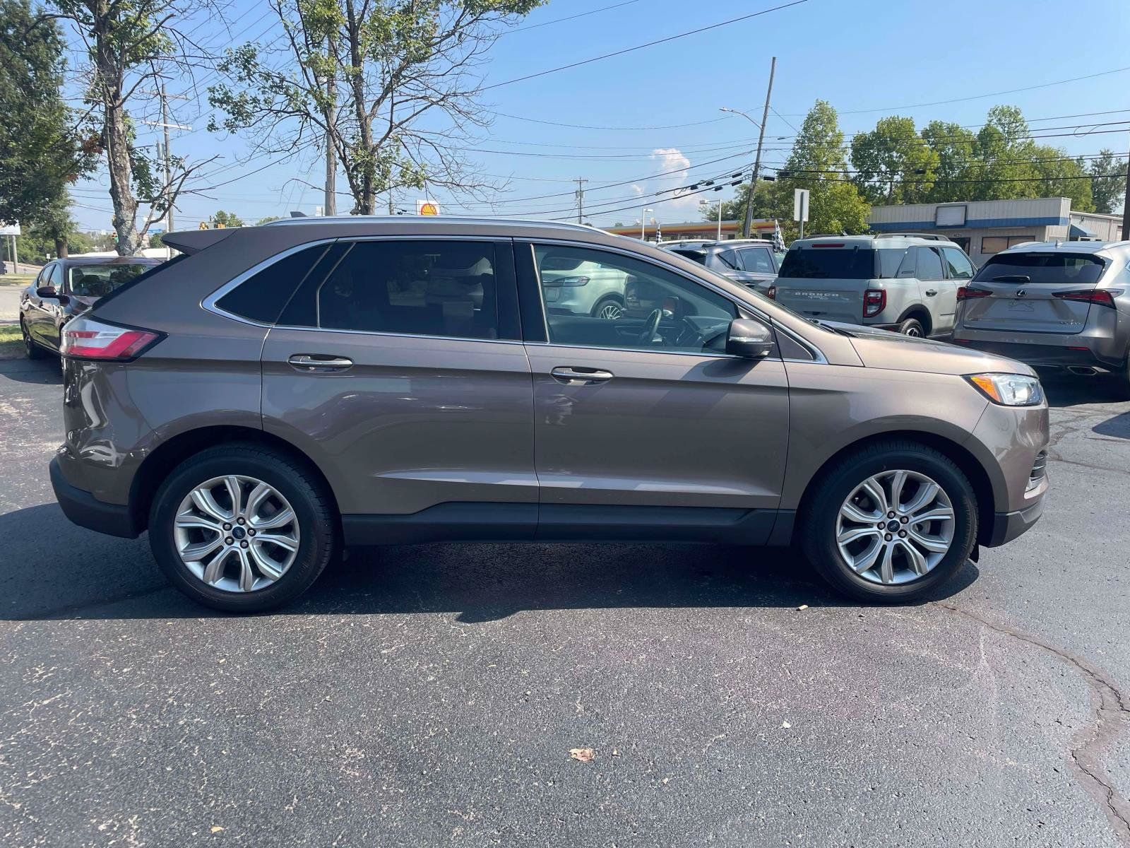 Used 2019 Ford Edge Titanium FWD image 9