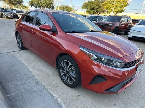 Certified 2023 Kia Forte LXS image 3