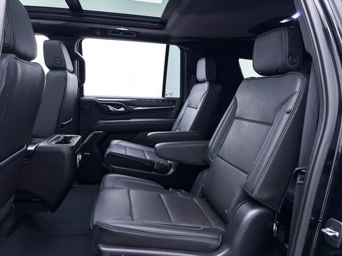 Used 2023 GMC Yukon XL Denali AWD/4WD image 38