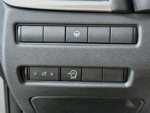 Used 2023 Nissan Rogue SV FWD image 17