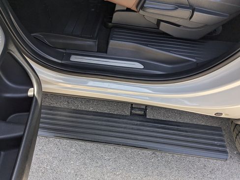 Certified 2024 Lincoln Navigator L Reserve AWD/4WD image 7