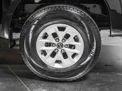 Used 2024 Nissan Frontier SV image 7