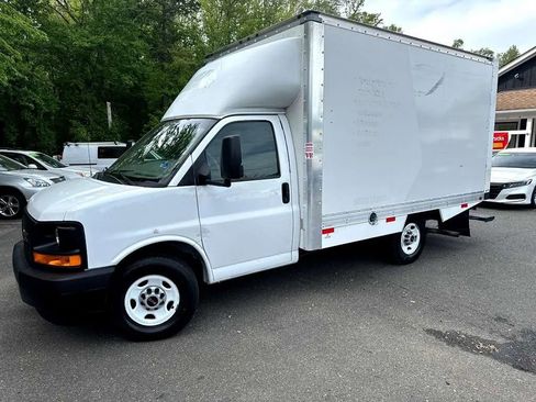 Used 2017 GMC Savana 3500 RWD image 5