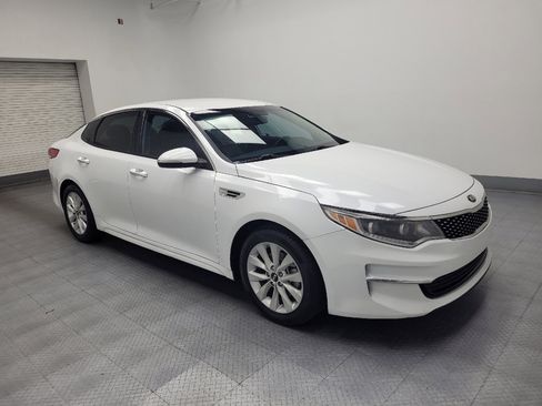Used 2017 Kia Optima EX image 11