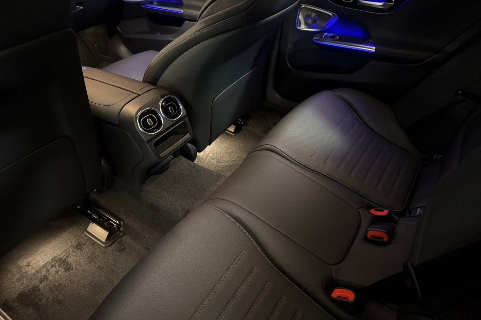 New 2026 Mercedes-Benz C 300 Sedan image 11