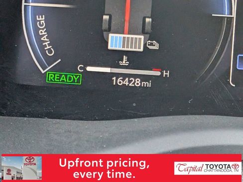 Used 2025 Toyota Camry XLE AWD/4WD image 18