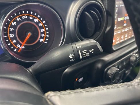 Used 2021 Jeep Gladiator Willys image 36