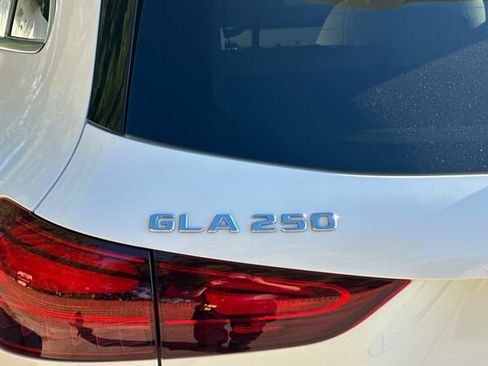 Certified 2025 Mercedes-Benz GLA 250 image 38