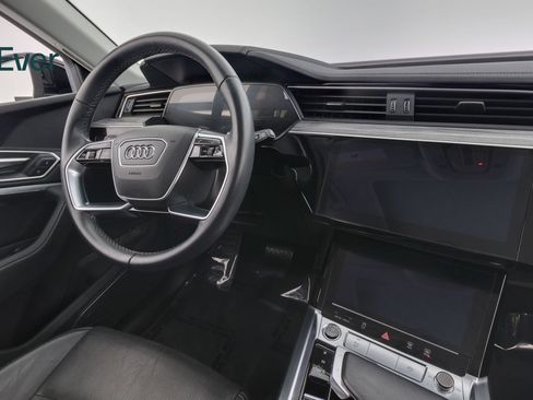 Used 2024 Audi Q8 e-tron Premium Plus w/ Premium Plus Package AWD/4WD image 25
