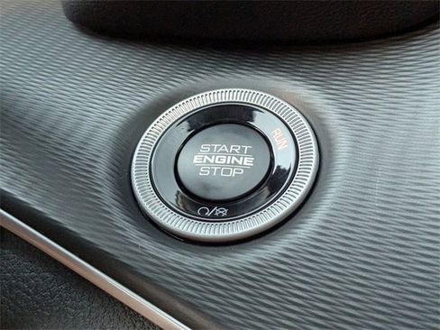 New 2025 Jeep Grand Cherokee Altitude image 24