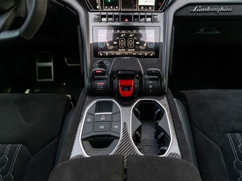 Used 2024 Lamborghini Urus Performante AWD/4WD image 30