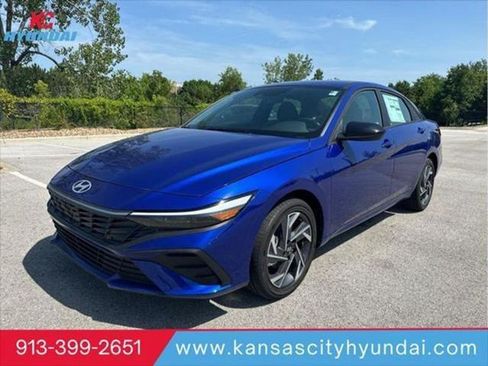 Used 2025 Hyundai Elantra SEL FWD image 25