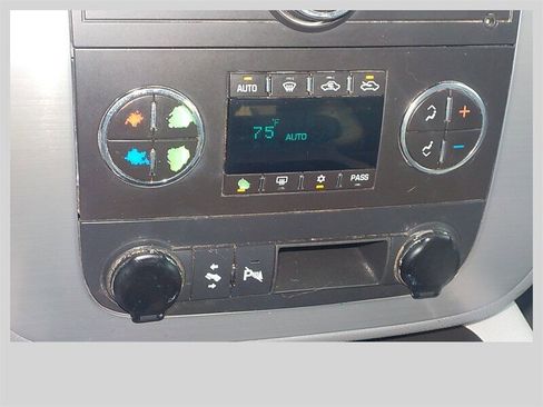 Used 2009 GMC Sierra 3500 SLT w/ SLT Convenience Package image 27