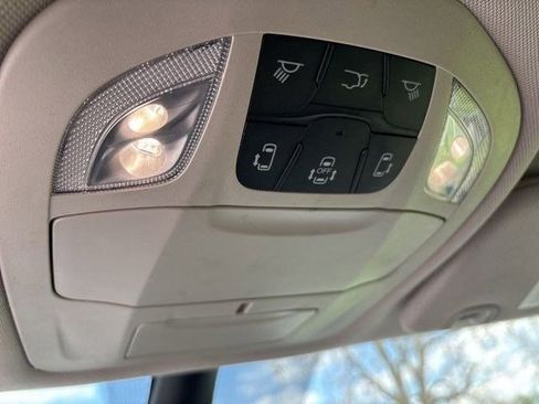 Used 2023 Chrysler Pacifica Touring-L FWD image 26