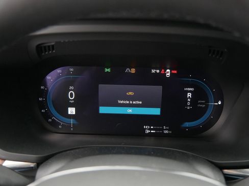 Certified 2023 Volvo XC60 T8 Plus w/ Protection Package Premier image 18