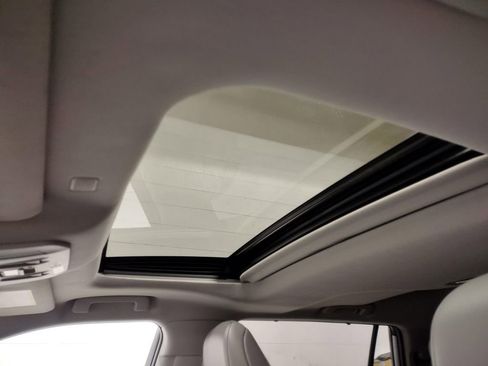 Used 2022 Toyota Highlander XLE image 23