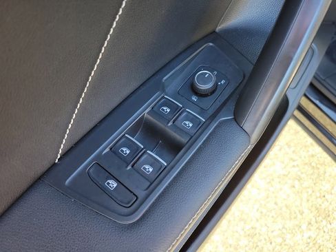 Used 2022 Volkswagen Tiguan SE image 21