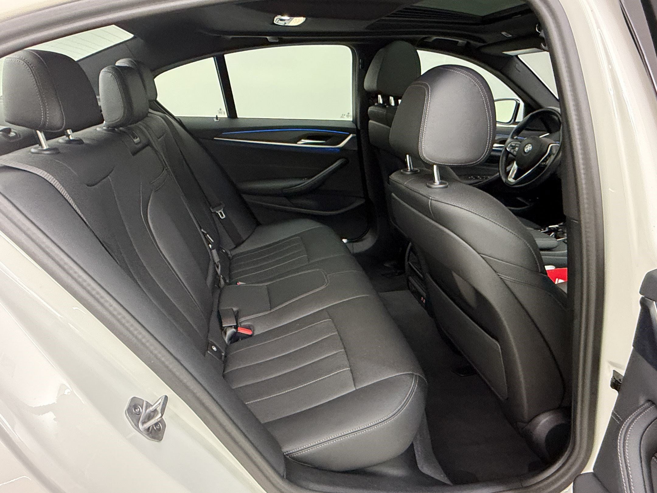 Certified 2023 BMW 530e w/ Convenience Package RWD image 30