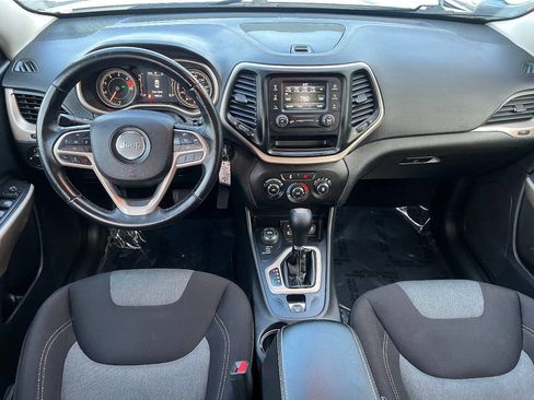 Used 2017 Jeep Cherokee Sport image 27