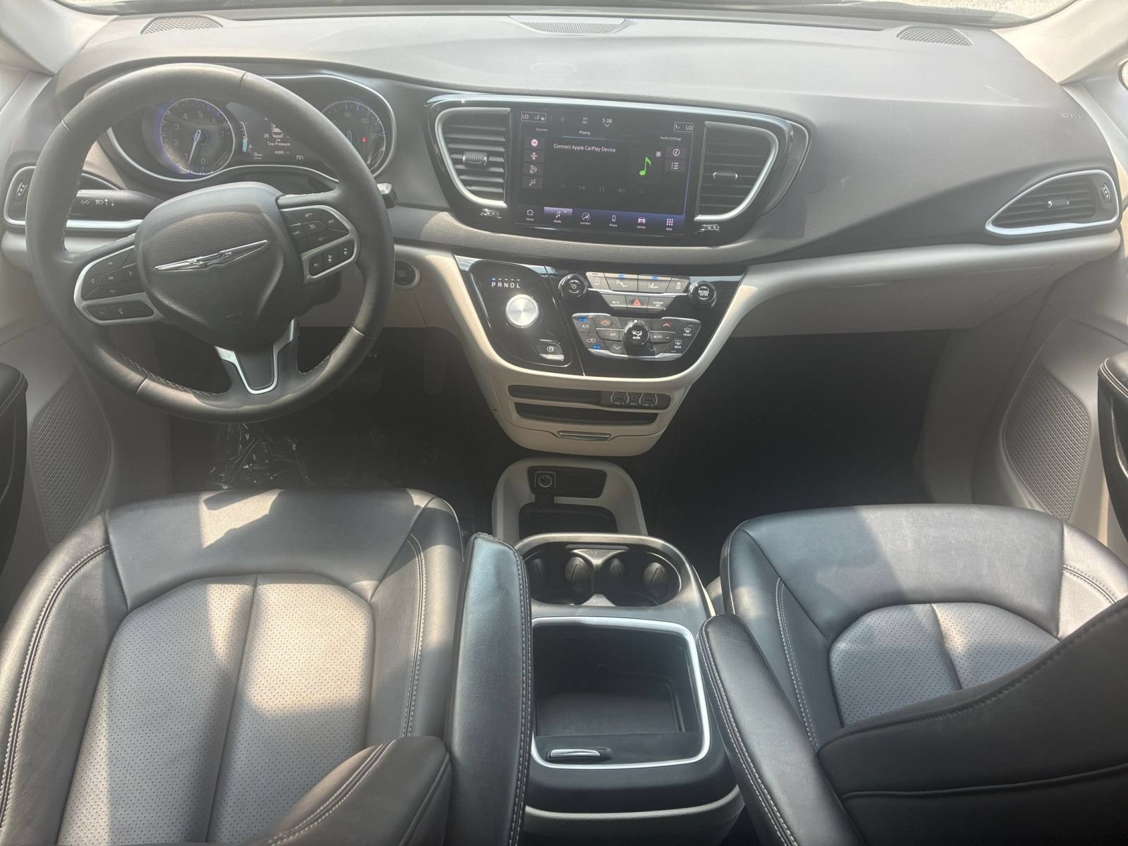 Used 2024 Chrysler Pacifica Touring-L FWD image 28