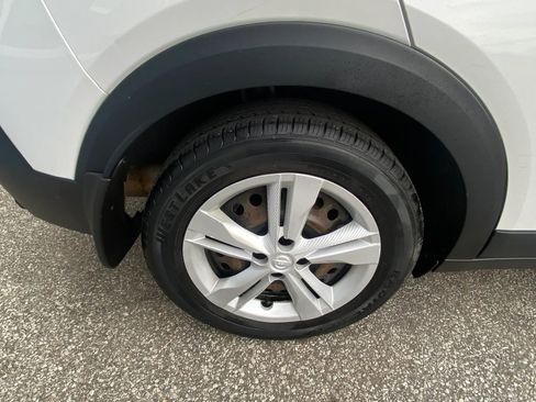 Used 2018 Nissan Kicks S FWD image 19