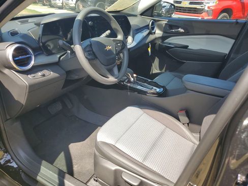 Used 2026 Chevrolet Trax LT image 18