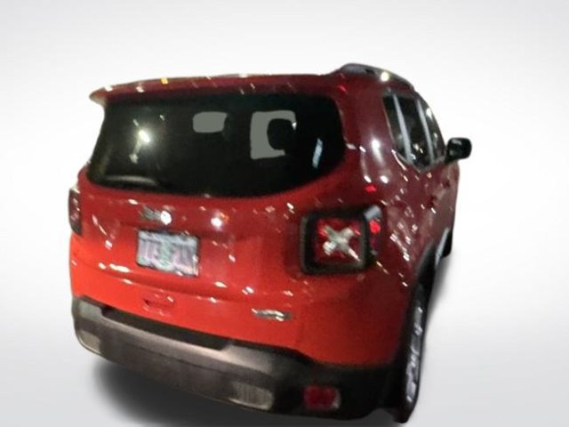 Used 2020 Jeep Renegade Latitude w/ Cold Weather Group FWD image 5