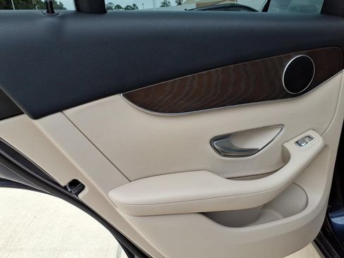 Used 2019 Mercedes-Benz GLC 300 image 11