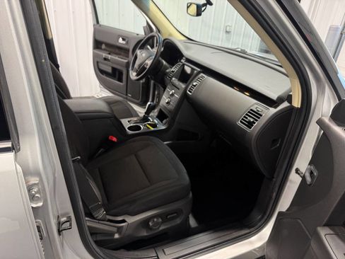 Used 2019 Ford Flex SEL image 17