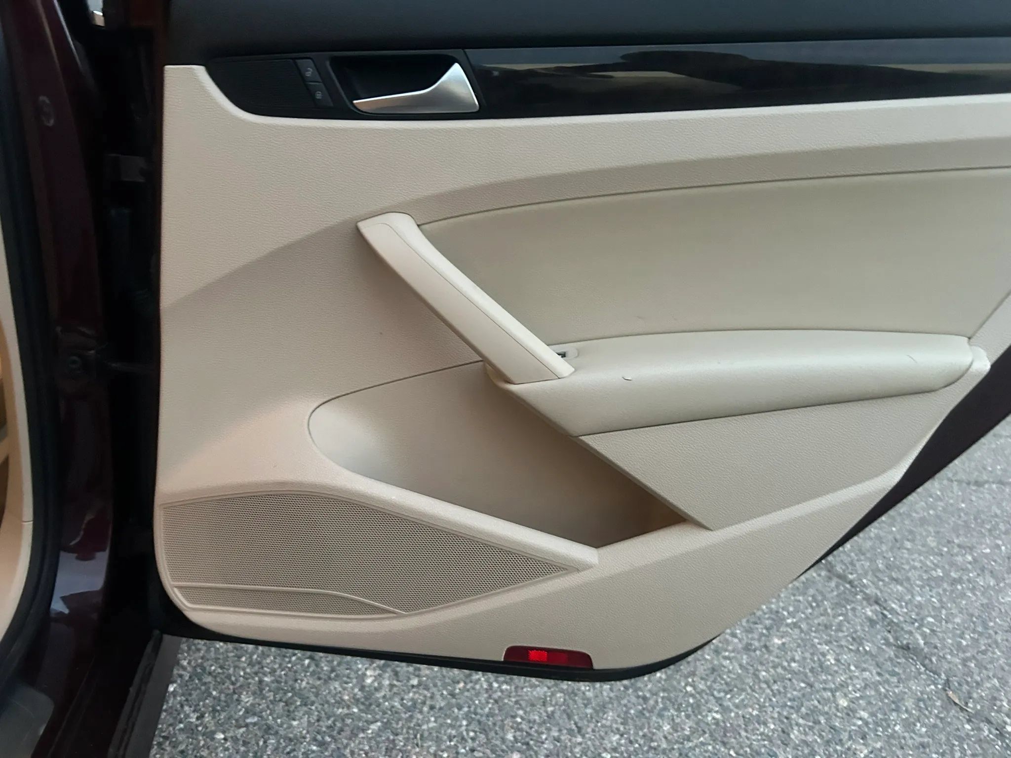 Used 2014 Volkswagen Passat TDI SEL Premium FWD image 13