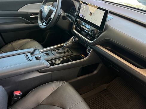 Certified 2024 Toyota Grand Highlander AWD image 16