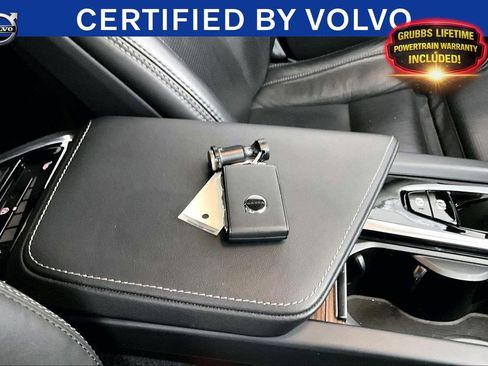 Used 2023 Volvo XC60 B5 Ultimate w/ Climate Package FWD image 13