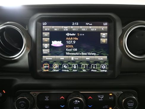 Used 2023 Jeep Wrangler Unlimited Sahara AWD/4WD image 28