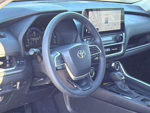 Used 2024 Toyota Grand Highlander XLE image 7