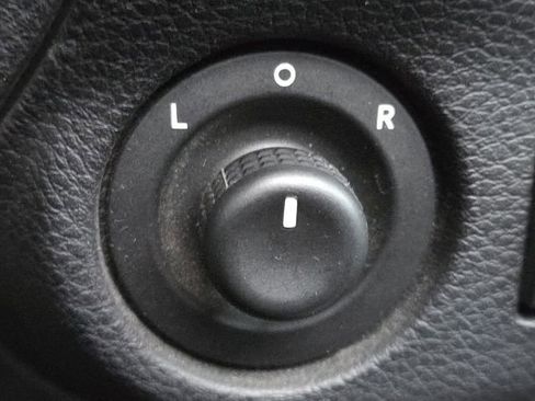 Used 2013 Jeep Wrangler Unlimited Sahara image 5