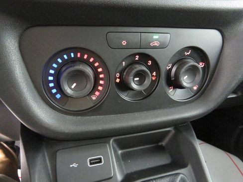 Used 2022 RAM ProMaster City Wagon image 21