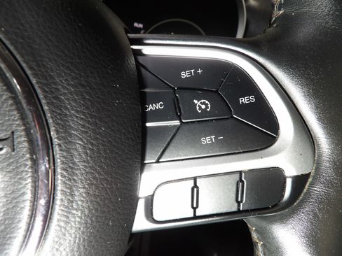 Used 2017 Jeep Compass Latitude w/ Popular Equipment Group AWD/4WD image 20